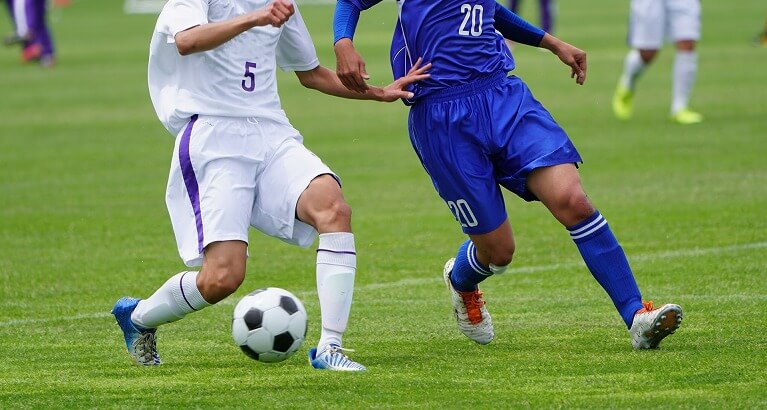 サッカー（ダッシュの繰り返しやステップが多いスポーツ）